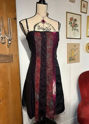 Magnifique robe patchwork et tulle resserrer dos softgoth fairy vintage y2k taille 40, merk: Vintage, staat: Goed, maat: L / 40 / 12, € 20,00, € 21,70 inclusief Kopersbescherming Pro