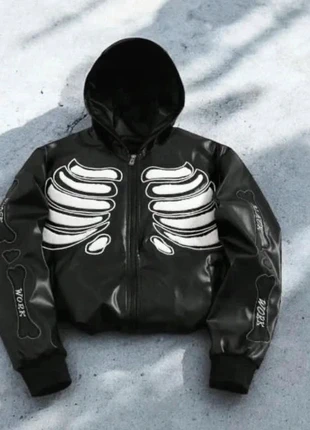 🖤 Veste noire à capuche motif squelette 🖤, marque: Vintage Dressing, état: Très bon état, taille: M, 59,99 €, 63,69 € Protection acheteurs incluse