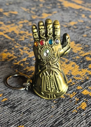 🔑 Porta-chaves Manopla do Infinito – Avengers / Thanos, marca: MARVEL AVENGERS, estado: Novo sem etiquetas, €5.00, €5.95 inclui Proteção do Comprador