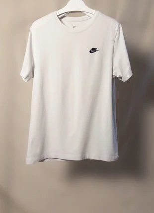 Nike white embroidered Swoosh T-shirt – size M unisex, marca: Nike, estado: Muy bueno, tamaño: M, 9,00 €, 10,15 € Protección al comprador incluida
