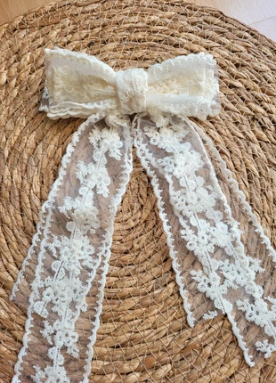 Große Spitzen-Schleife – Haarclip in Cremeweiß (Neu), merk: Sonstiges, staat: Nieuw met prijskaartje, € 2,50, € 3,33 inclusief Kopersbescherming