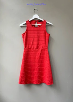 Robe Mango rouge – taille S – coupe ajustée & dos ouvert - Très bon état, marke: Mango, zustand: Sehr gut, größe: S / 36 / 8, 7,50 €, 8,58 € inklusive Vinted-Käuferschutz