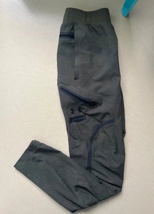 Pantalon de sport Under Armour – Kaki, brand: Under Armour, condizioni: Ottime, taglia: M, €35.00, €37.45 include la Protezione acquisti