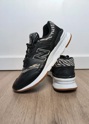 Basket femme New Balance 997h
Couleur cuir noir  et motifs zebré
taille 38
Bon état ,, marca: New Balance, estado: Bom, tamanho: 38, €30.00, €32.20 inclui Proteção do Comprador Pro