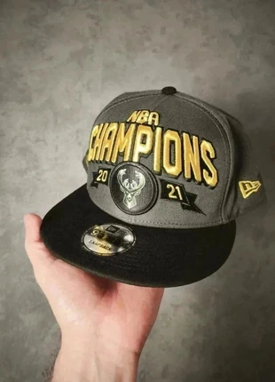 Casquette / snapback / New Era NBA Champions 2021 – Milwaukee Bucks, marca: New Era, estado: Novo sem etiquetas, tamanho: Tamanho único, €29.00, €31.15 inclui Proteção do Comprador