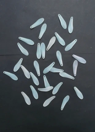 Lot de 30 perles pétales fleur bleu ciel plastique, condition: Very good, €4.00, €4.90 includes Buyer Protection Pro