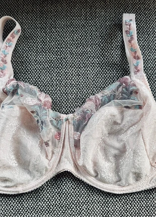 PrimaDonna mohala 90G. Amper gedragen door omstandigheden., marca: PrimaDonna, estado: Muito bom, tamanho: 90G, €30.00, €32.20 inclui Proteção do Comprador