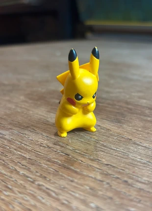 Figurine pikachu pokemon - Nintendo PvC, merk: Pokémon, staat: Goed, maat: Prematuur, tot 44 cm, € 1,90, € 2,70 inclusief Kopersbescherming