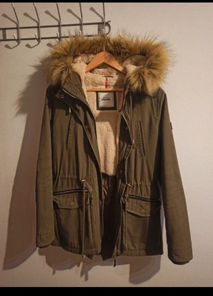 Khaki Parka with fur hood, marque: Pimkie, état: Très bon état, taille: M / 38 / 10, 20,00 €, 21,70 € Protection acheteurs incluse