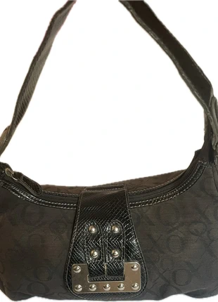 Gothic Vintage Aesthetic Shoulder Bag with Studded Buckle Detail, marque: XOXO, état: Très bon état, 35,00 €, 37,45 € Protection acheteurs incluse