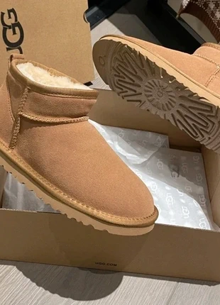 Ugg mini classic boots 39, marca: UGG, estado: Novo com etiquetas, tamanho: 39, €105.00, €110.95 inclui Proteção do Comprador