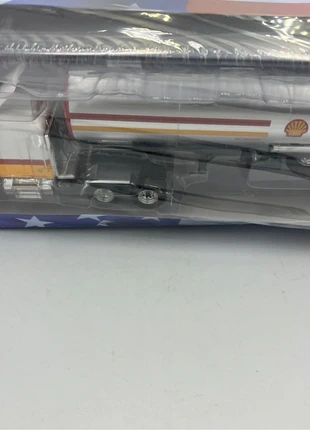 Shell" Semi-Remorque Camion Citerne 1970 Peterbilt 359 1/43 IXO, merk: Shell, staat: Goed, maat: Prematuur, tot 44 cm, € 20,00, € 21,70 inclusief Kopersbescherming Pro