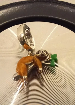 Grappig bedeltje met relaxte luiaard van sterling zilver., staat: Nieuw zonder prijskaartje, € 14,95, € 16,40 inclusief Kopersbescherming