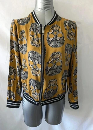 Veste légère 100 % Tencel imprimé têtes de mort – Made in Italy – Taille estimée M/L, marke: Made In Italy, zustand: Sehr gut, größe: M / 38 / 10, 16,00 €, 17,50 € beinhaltet Vinted-Käuferschutz Pro