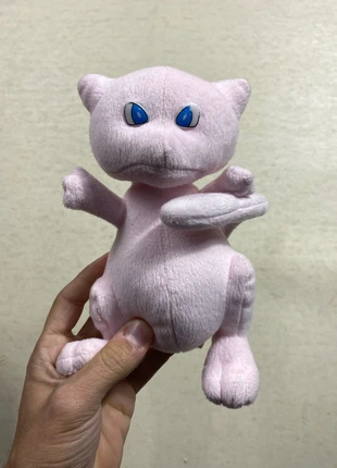 🌸 Peluche Pokémon Mew – Officielle Nintendo / Play By Play – Vintage 2000, brand: Pokémon, condition: Very good, size: One size, €25.00, €26.95 includes Buyer Protection