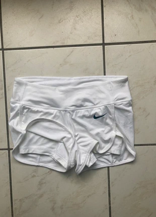 Short running Nike taille XS couleur blanc, marke: Nike, zustand: Sehr gut, größe: XS / 34 / 6, 13,50 €, 14,88 € beinhaltet Vinted-Käuferschutz Pro