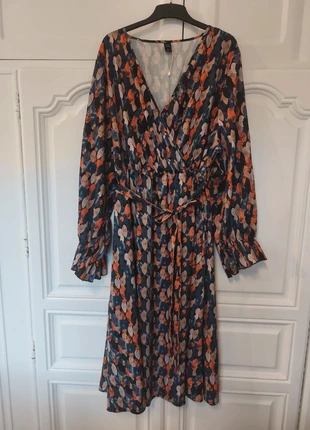 Robe automnale, merk: Emery Rose, staat: Nieuw zonder prijskaartje, maat: 5XL / 50 / 22, € 8,00, € 9,10 inclusief Kopersbescherming
