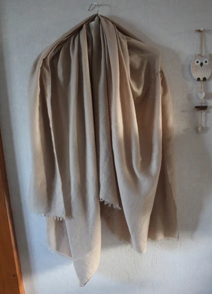 Foulard, merk: Beige, staat: Heel goed, € 2,00, € 2,80 inclusief Kopersbescherming