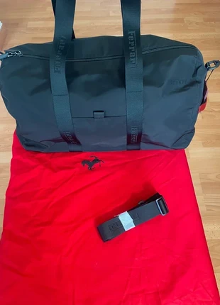 Borsone da viaggio Ferrari e sacca protettiva - Bolsa de viaje Ferrari - Sac de voyagé Ferrari, marca: Ferrari, estado: Nuevo con etiquetas, 465,00 €, 488,95 € Protección al comprador incluida