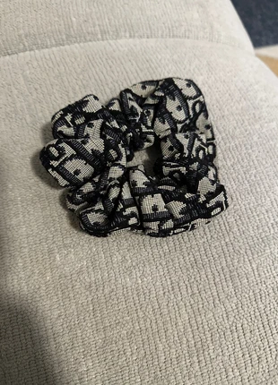 Chouchou, marque: Dior, état: Très bon état, 10,00 €, 11,20 € Protection acheteurs incluse