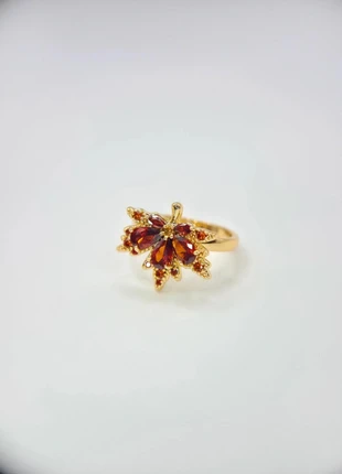 🍁 Elegant Red Maple Leaf Zirconia Ring Size 7 17.3mm N1/2 EUR 54, condition: New without tags, size: 17.3 mm / N½, £7.99, £9.09 includes Buyer Protection