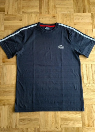 T-shirt vintage Lonsdale bleu marine taille L, merk: Lonsdale, staat: Heel goed, maat: L, € 6,00, € 7,00 inclusief Kopersbescherming