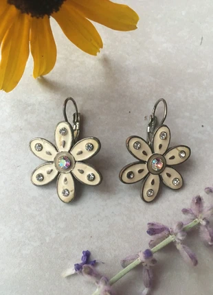 Boucles d’oreilles dormeuses fleurs, brand: Vintage Love, condition: Very good, €4.00, €4.90 includes Buyer Protection