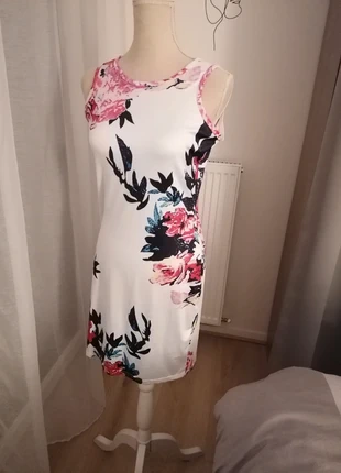Robe fleurie, état: Très bon état, taille: M / 38 / 10, 8,00 €, 9,10 € Protection acheteurs incluse