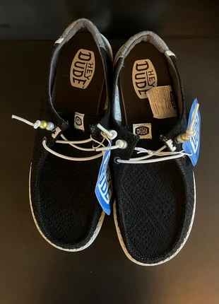 Sneaker hey dude, Größe 42, schwarz, neu, marke: Hey Dude, zustand: Neu, mit Etikett, größe: 42, 30,00 €, 32,20 € inklusive Vinted-Käuferschutz