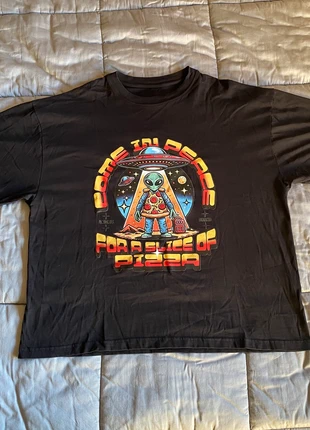 T-shirt nera oversize the space taglia L Made in Italy, brand: unionis, condizioni: Ottime, taglia: L, €5.00, €5.95 include la Protezione acquisti