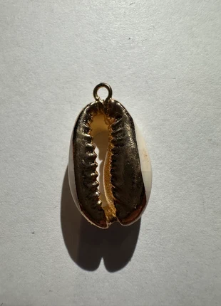 Pendentif coquillage véritable et naturel avec contours or, brand: Handmade, condition: Very good, €5.50, €6.48 includes Buyer Protection Pro