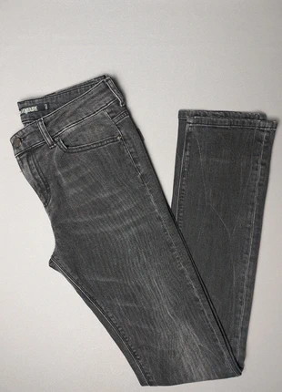Jean Zadig & Voltaire EVA – Taille 28 – Slim gris – Détails tête de mort
Femme, brand: Zadig & Voltaire, condizioni: Ottime, taglia: M / IT 42 / EU 38, €39.00, €41.65 include la Protezione acquisti