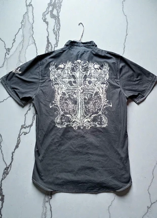 Edgy Black Short-Sleeve Shirt with Graphic Print (Y2K/Affliction Style), marque: Affliction, état: Très bon état, taille: XL, 39,00 €, 41,65 € Protection acheteurs (Pro) incluse