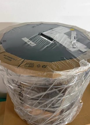 Limited Edition Storage Table – Silver / Dark Grey-Green (44 cm), marca: IKEA, estado: Novo com etiquetas, €29.99, €32.19 inclui Proteção do Comprador