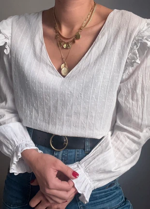 Blouse oversize blanche avec plumetis / rond texturé, volant épaule et col V, marca: Boutique Bohéme, estado: Muy bueno, tamaño: S / 36 / 8, 15,00 €, 16,45 € Protección al comprador Pro incluida
