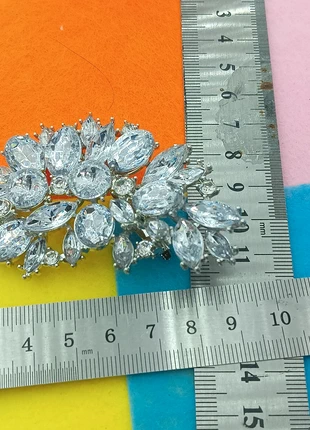 Broche, merk: Montre.fr, staat: Heel goed, € 5,00, € 5,95 inclusief Kopersbescherming Pro