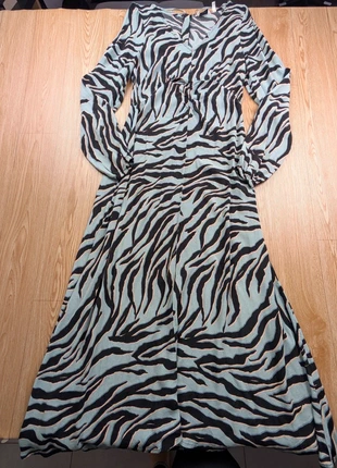 Robe longue zébrée bleu clair et noir – Beyond – Taille 36 – Manches longues – Excellent état, merk: b.young, staat: Heel goed, maat: S / 36 / 8, € 4,99, € 5,94 inclusief Kopersbescherming