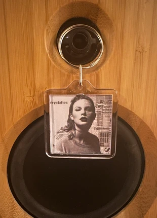 Taylor Swift - Albumhoes Sleutelhanger, marque: Taylor Swift, état: Neuf sans étiquette, 2,99 €, 3,84 € Protection acheteurs incluse