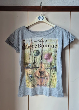 Maglietta grigia con stampa vintage y2k, brand: Vintage Dressing, condizioni: Ottime, taglia: XS / IT 38 / EU 34, €4.00, €4.90 include la Protezione acquisti