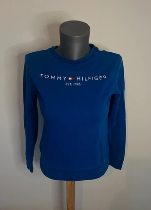 Pull/sweat Tommy Hilfiger bleu col rond logo brodé devant – XS, brand: Tommy Hilfiger, condizioni: Ottime, taglia: XS / IT 38 / EU 34, €16.00, €17.50 include la Protezione acquisti Pro