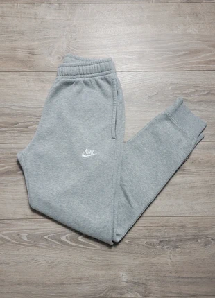 jogging / pantalon nike club gris clair logo blanc brodé taille XS homme - SKU 408, brand: Nike, condizioni: Ottime, taglia: XS, €26.99, €29.04 include la Protezione acquisti Pro