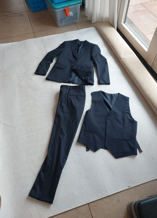 3 delig kostuum maat 48, merk: MCR, staat: Heel goed, maat: 48, € 75,00, € 79,45 inclusief Kopersbescherming