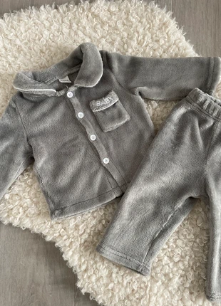Ensemble set pyjama 2 pièces  pantalon gris et pull avec col shein taille 9 - 12 mois, état: Très bon état, taille: 9-12 mois / 74 cm, 3,50 €, 4,38 € Protection acheteurs incluse