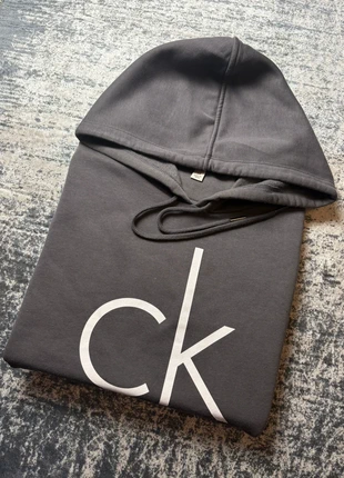 Pull à capuche Calvin Klein – Gris – Taille M – Très bon état (9/10), marque: Calvin Klein, état: Très bon état, taille: M / 38 / 10, 25,00 €, 26,95 € Protection acheteurs incluse