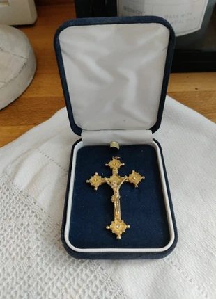 Vintage gilt crucifix, condition: Good, £5.00, £5.95 includes Buyer Protection