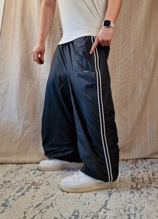 Nike Vintage Baggy Parachute Pants Schwarz Weiß NRG Solo Swoosh TN Shox Trackpants, marca: Nike, estado: Muito bom, tamanho: XL, €37.00, €39.55 inclui Proteção do Comprador