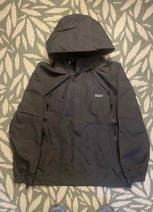 Veste Patagonia noire, marque: Patagonia, état: Très bon état, taille: M, 75,00 €, 79,45 € Protection acheteurs incluse