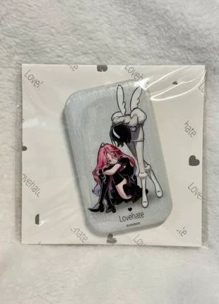 Official Alien Stage Love&hate Mizi Sua Misu badge, brand: alien stage, condizioni: Ottime, €10.00, €11.20 include la Protezione acquisti