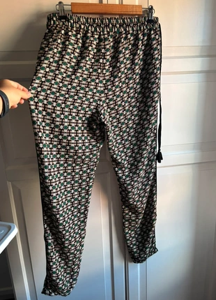 Pantalón estampado Stradivarius con bolsillos - Talla M, marque: Stradivarius, état: Très bon état, taille: M / 38 / 10, 7,00 €, 8,05 € Protection acheteurs incluse