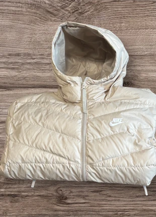 Veste Nike matelassé beige femme – Therma-Fit taille L puffer jacket imperméable, marke: Nike, zustand: Sehr gut, größe: L / 40 / 12, 50,00 €, 53,20 € inklusive Vinted-Käuferschutz